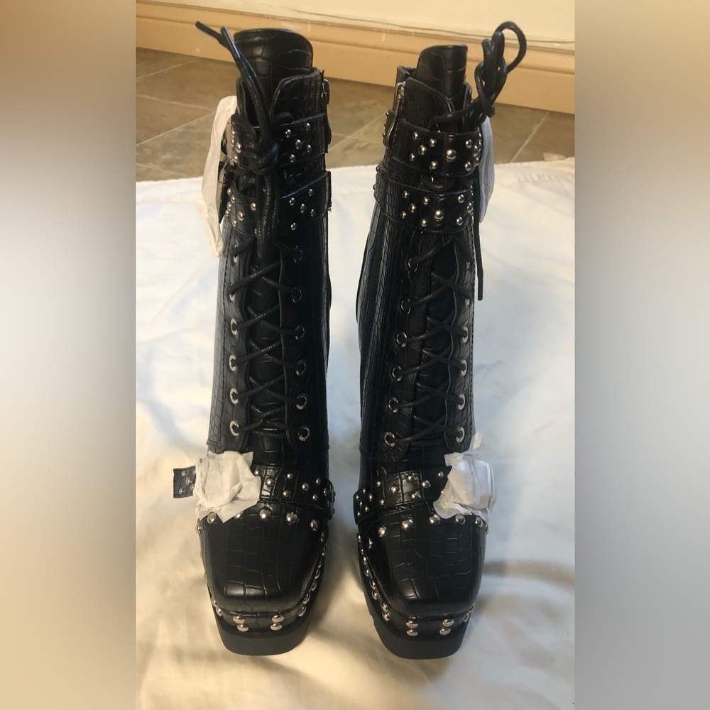 AZALEA WANG INDEPENDENT STUDDED CROC BOOTIES SIZE: 8.5 - Picture 2 of 10